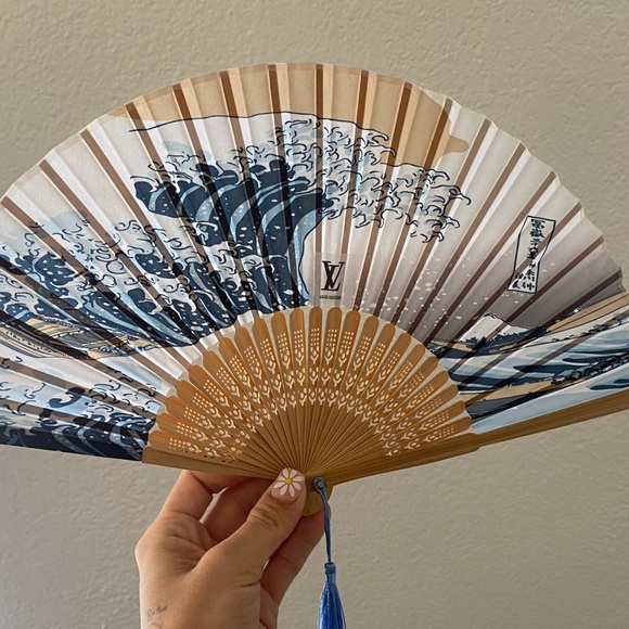 Elegant Louis Vuitton Wave Pattern Hand Fan - Picture 1 of 2